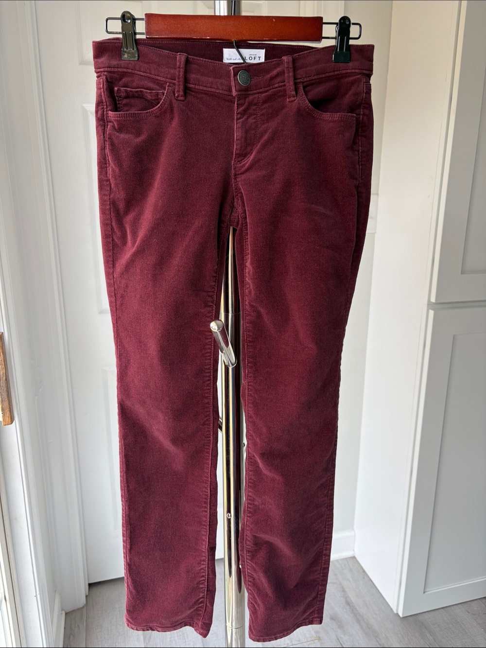 LOFT Straight-Leg Corduroy Jeans in Deep Wine/Burgundy, Size 25/0 petite.